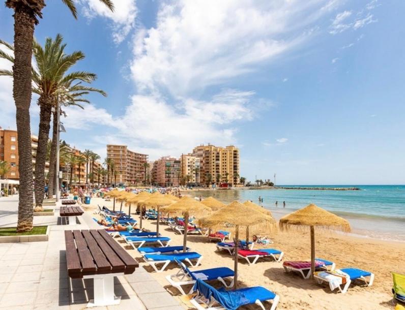 Beautiful Apartment Near Playa De Los Locos ตอร์เรเวียคา ภายนอก รูปภาพ